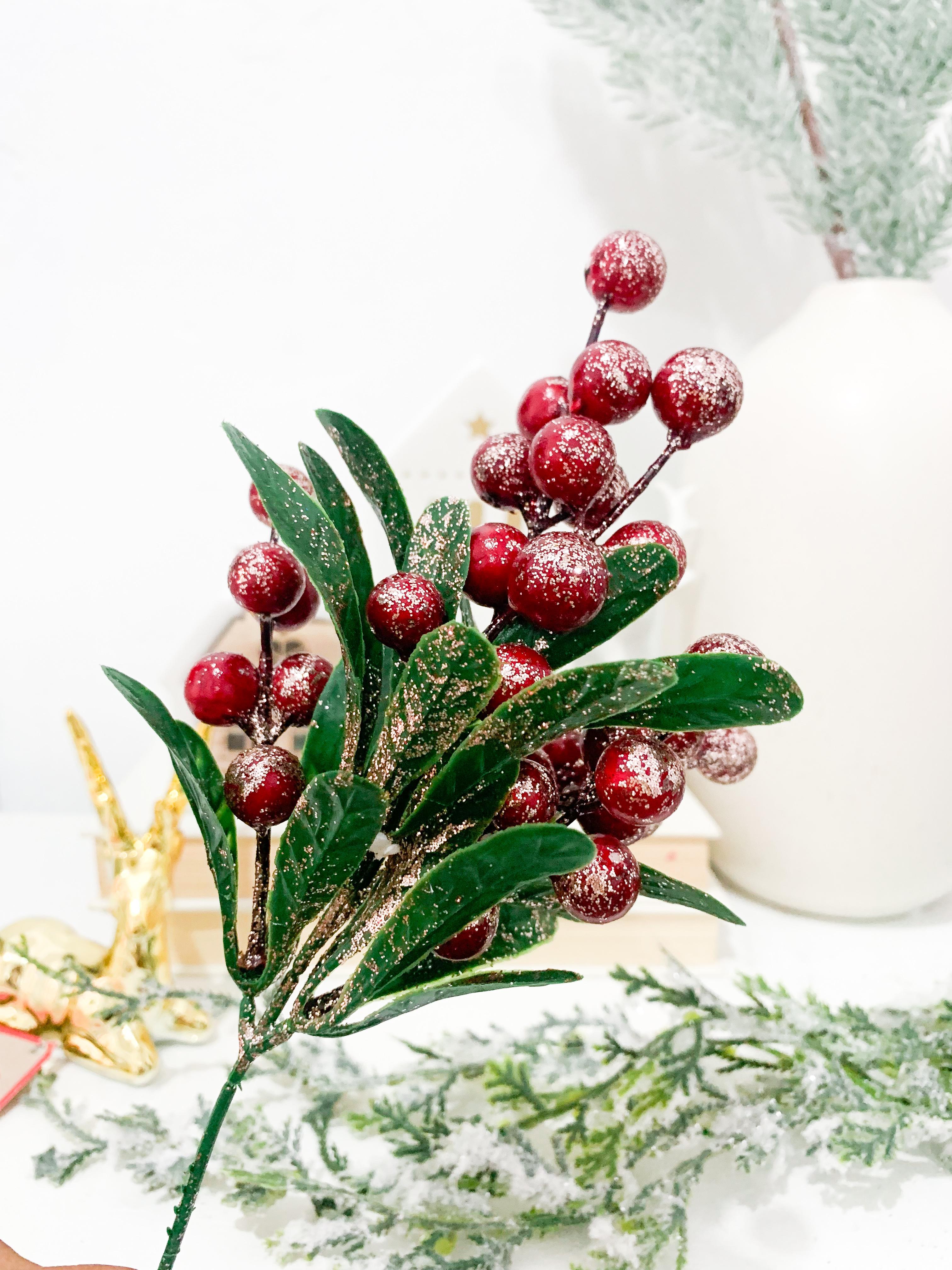 Mistletoe Holly Berries on Short Stem